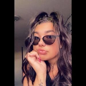 Meet your Posher, Dominique